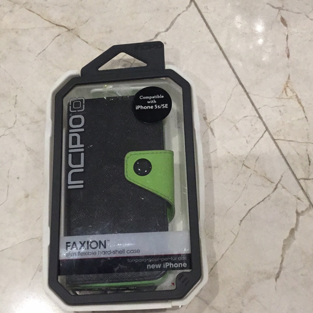 NIB IPhone 5s/SE case